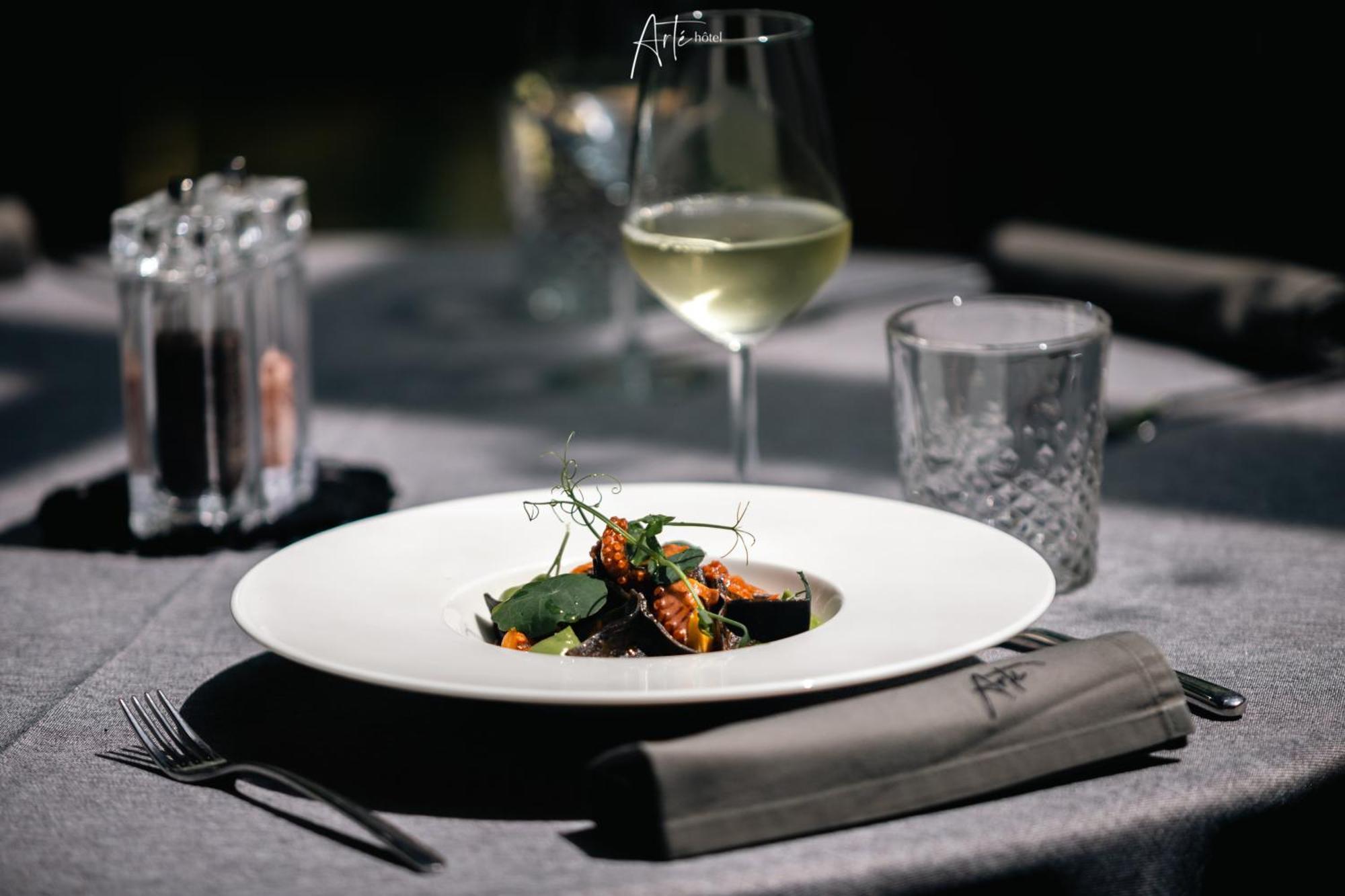 Arte Boutique Hotel ティラナ エクステリア 写真